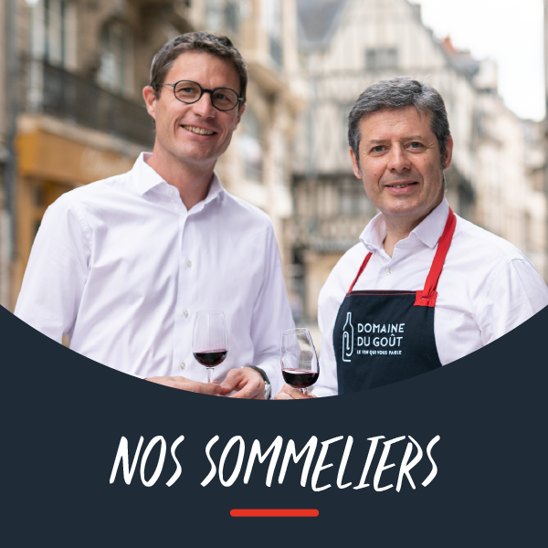 Nos sommeliers Thierry et Sébastien à Dijon dégustant du vin rouge