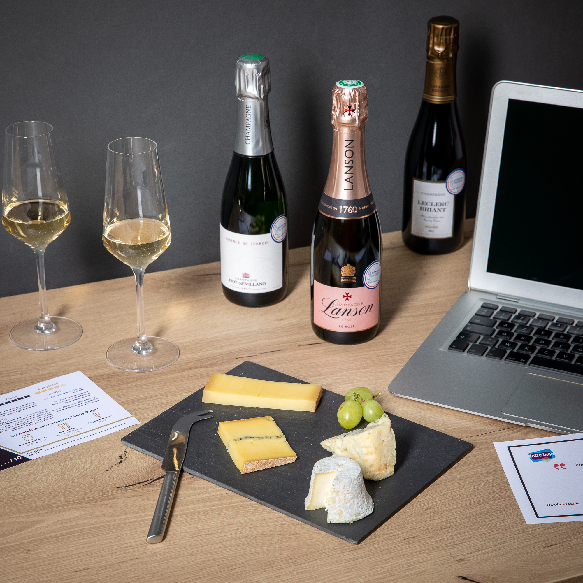 dégustation de champagne en ligne avec un plateau de fromages